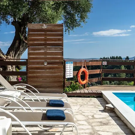 Afroksilia Yakinthos Apartment *